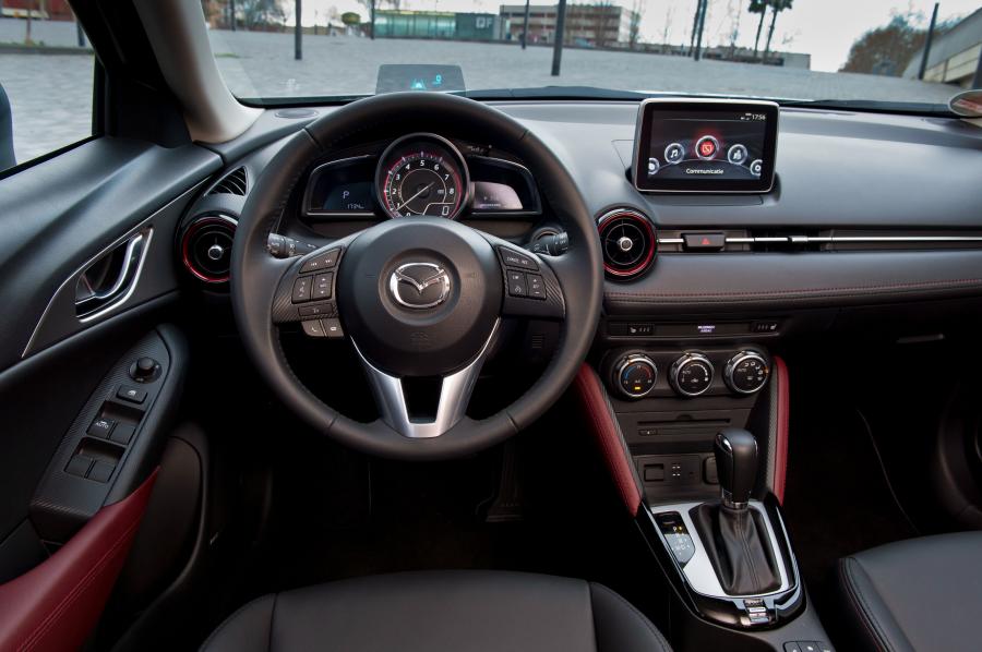 Торпедо Mazda CX-3 2015 года  (фото 33 из 45)